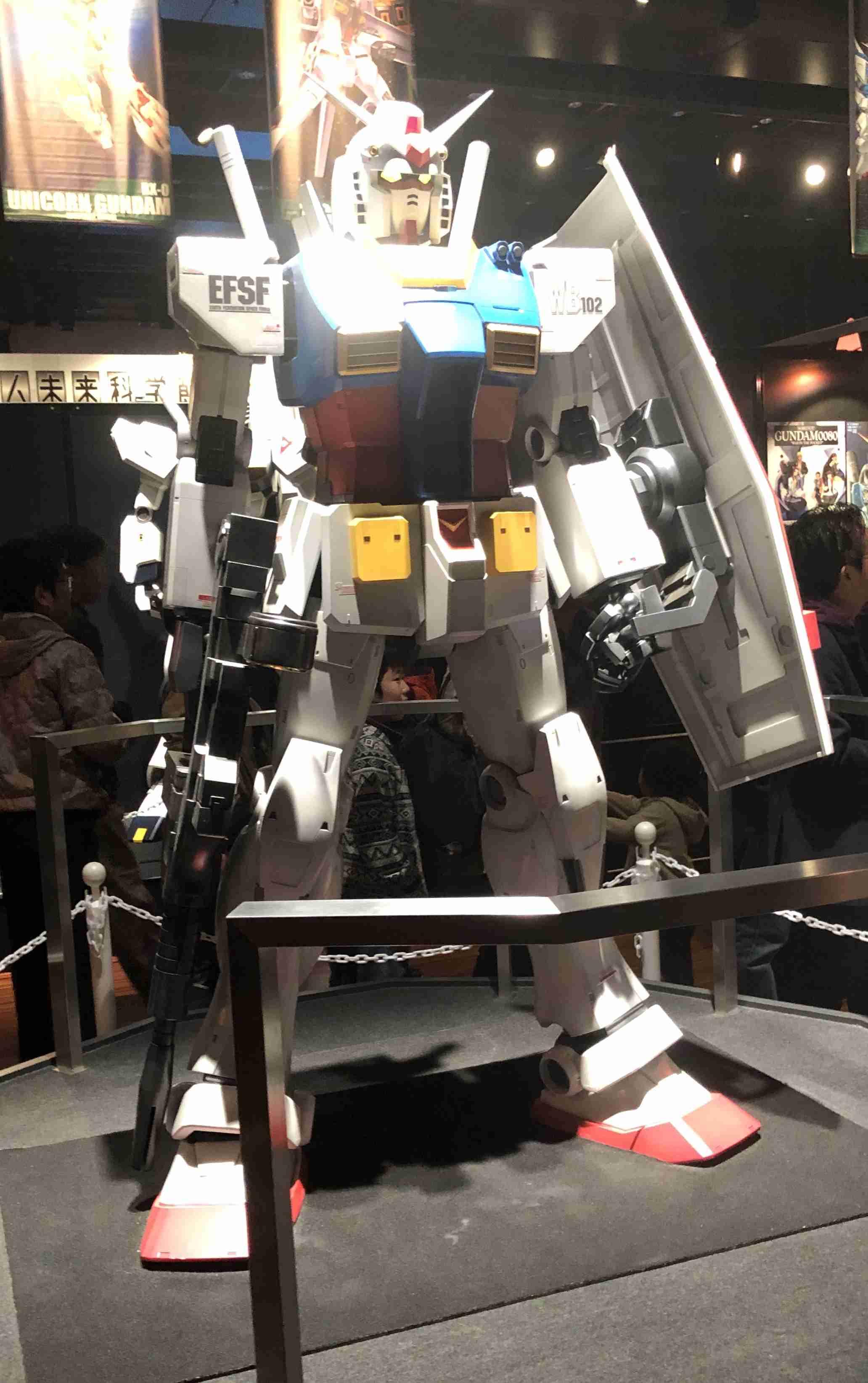 雑談コメントと内容に全く関係無い画像を貼ってカオスにするトピ