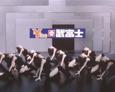 雑談コメントと内容に全く関係無い画像を貼ってカオスにするトピ