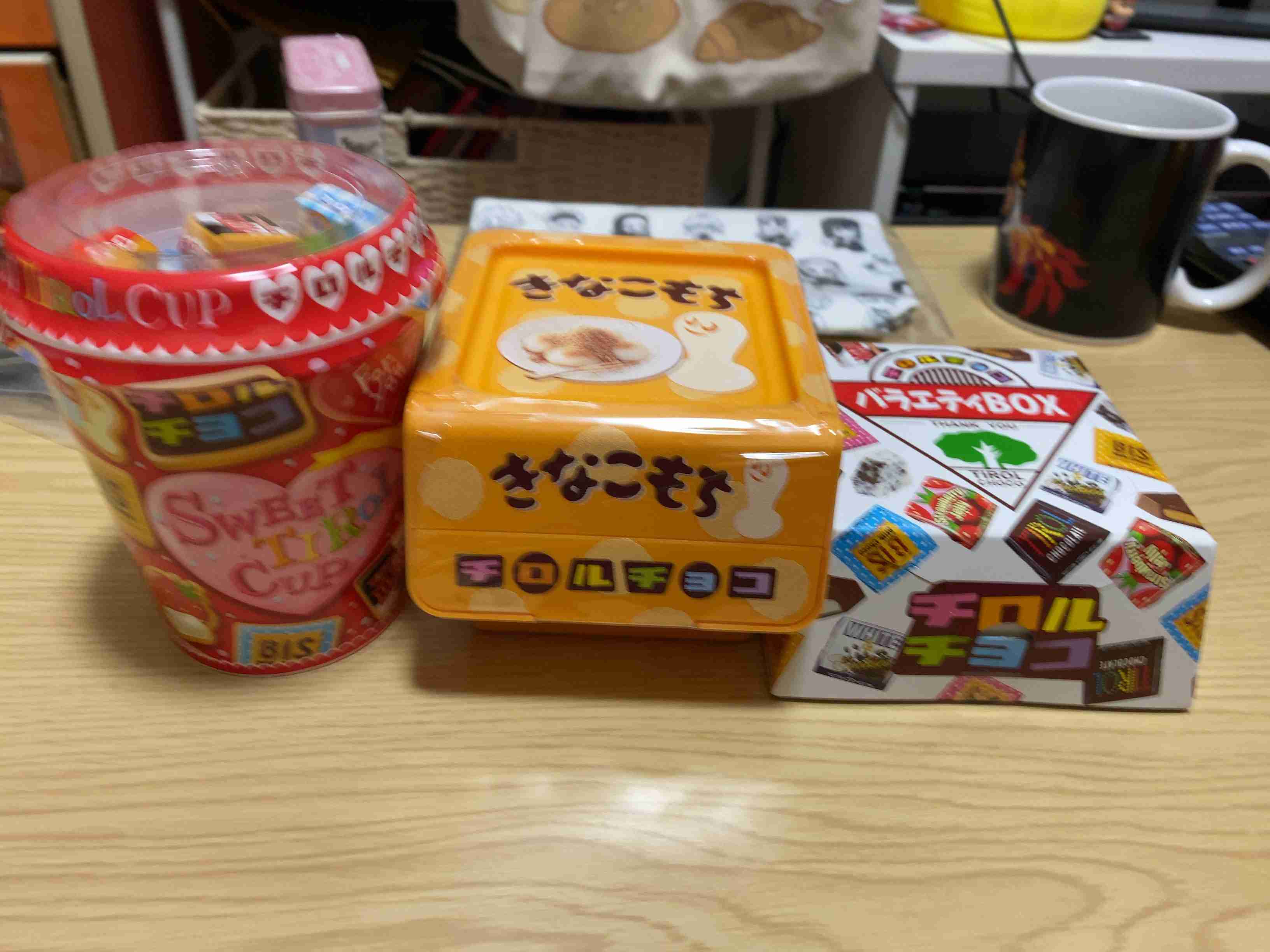 雑談コメントと内容に全く関係無い画像を貼ってカオスにするトピ
