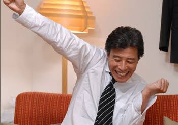 “中身は女性”役の高橋一生 カメラの外でも内股にほおプー