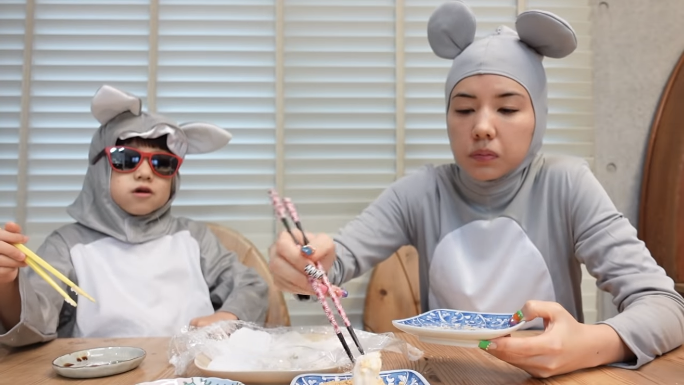 仲里依紗&中尾明慶、家族で節分楽しむ 鬼の仮面姿に「楽しそう」の声