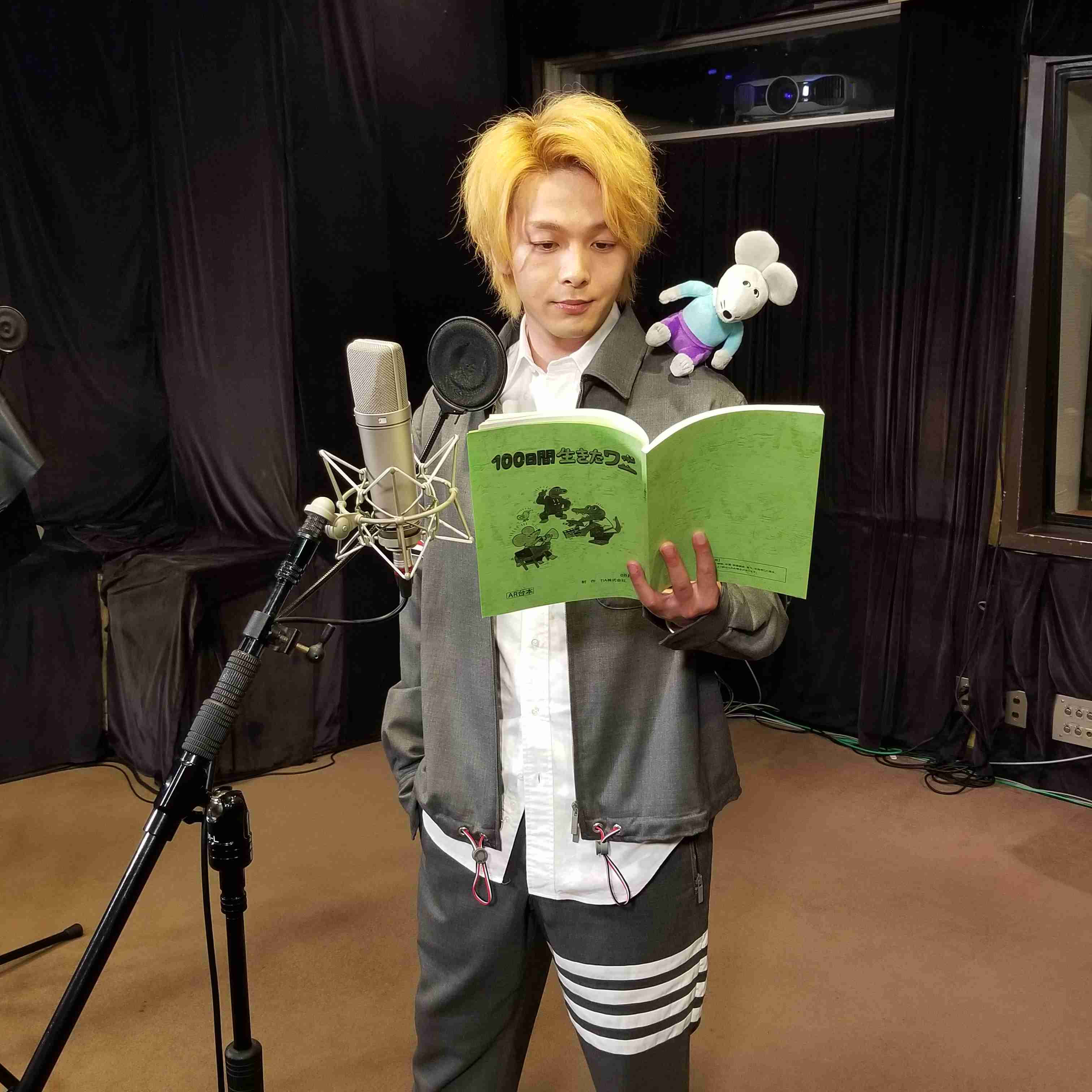 中村倫也が金髪に！　『珈琲いかがでしょう』衝撃ショット先行公開　放送は4.5スタート