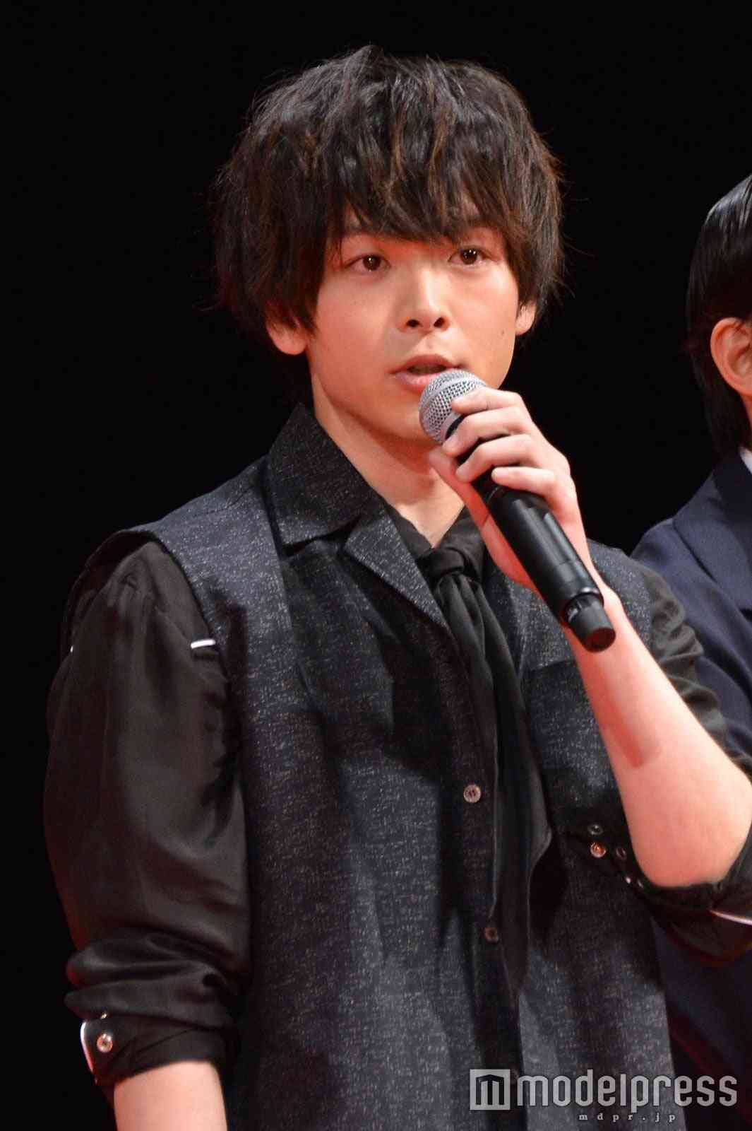 中村倫也が金髪に！　『珈琲いかがでしょう』衝撃ショット先行公開　放送は4.5スタート