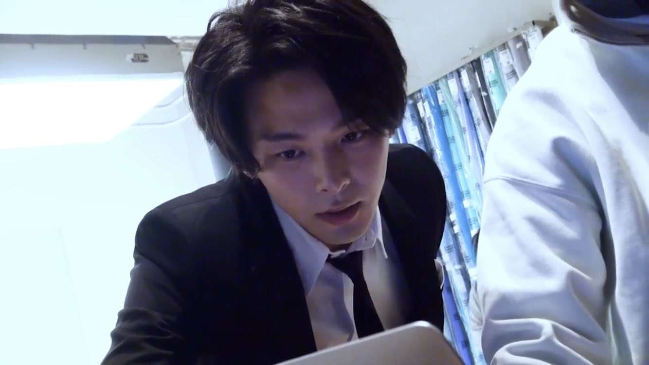 中村倫也が金髪に！　『珈琲いかがでしょう』衝撃ショット先行公開　放送は4.5スタート