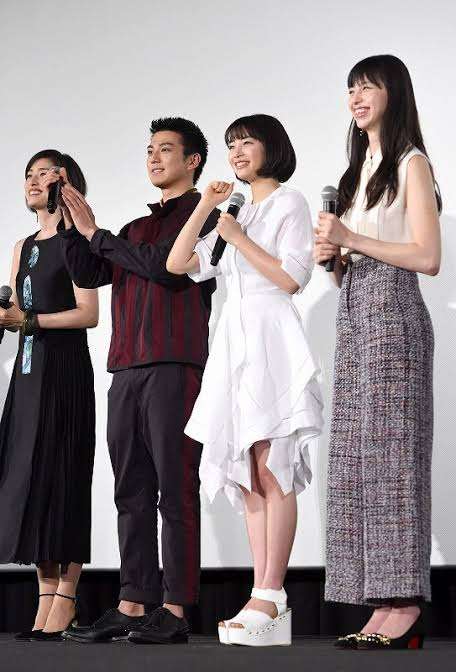 女優の舞台挨拶衣装を貼るトピPart4