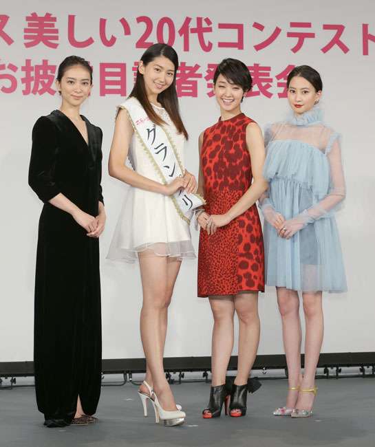 女優の舞台挨拶衣装を貼るトピPart4