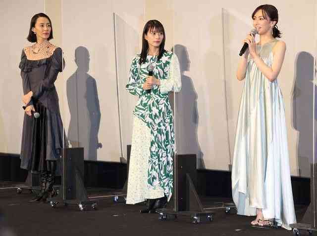 女優の舞台挨拶衣装を貼るトピPart4