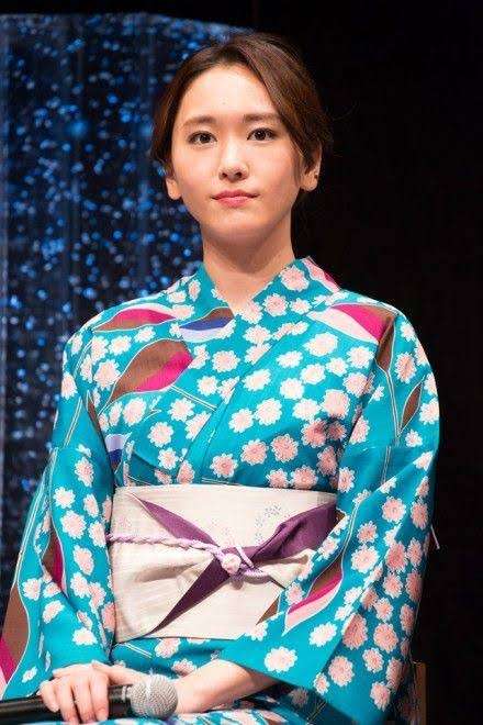 女優の舞台挨拶衣装を貼るトピPart4