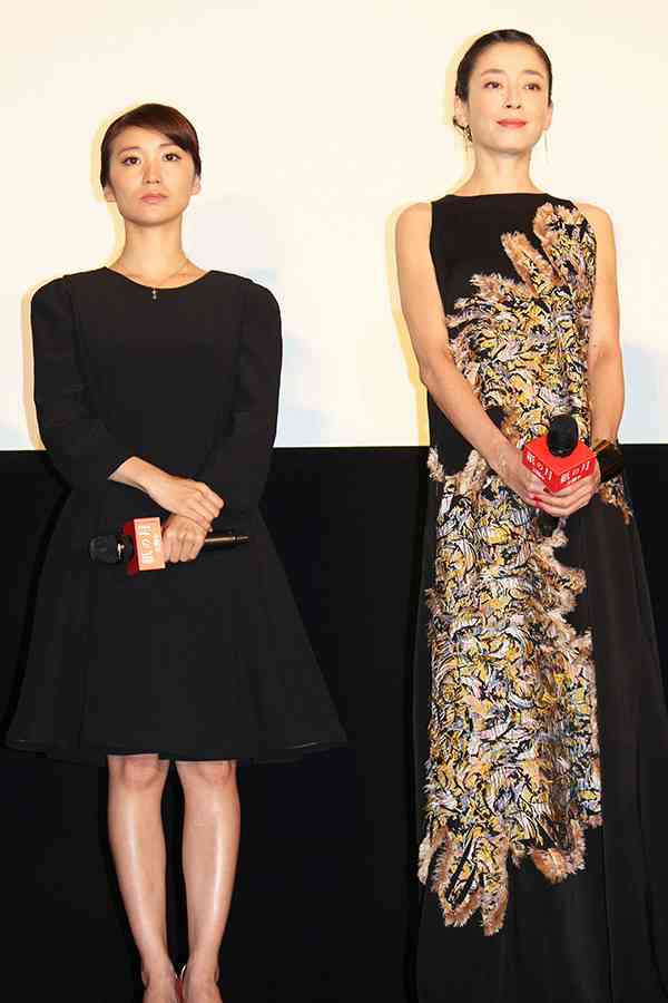 女優の舞台挨拶衣装を貼るトピPart4