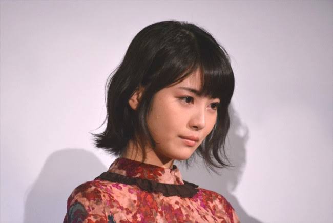 女優の舞台挨拶衣装を貼るトピPart4