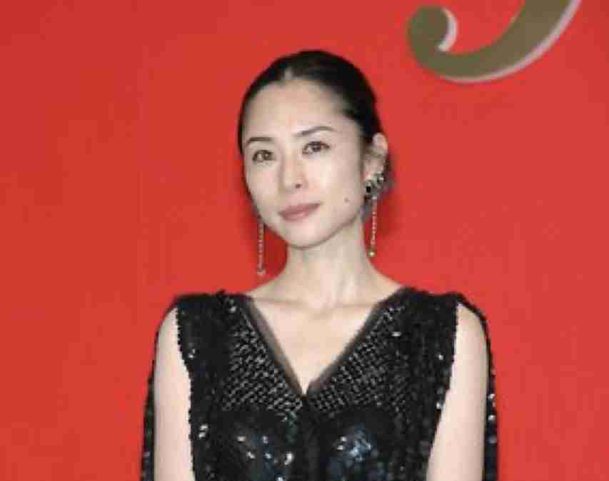 女優の舞台挨拶衣装を貼るトピPart4