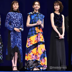 女優の舞台挨拶衣装を貼るトピPart4