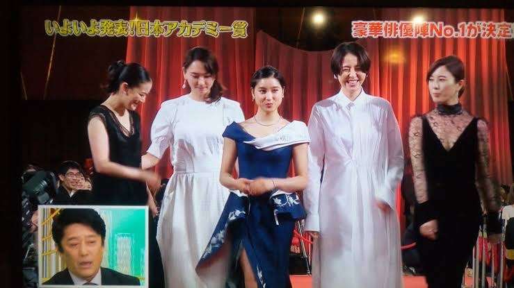 女優の舞台挨拶衣装を貼るトピPart4