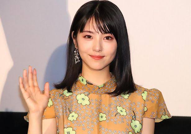 女優の舞台挨拶衣装を貼るトピPart4
