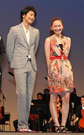 女優の舞台挨拶衣装を貼るトピPart4