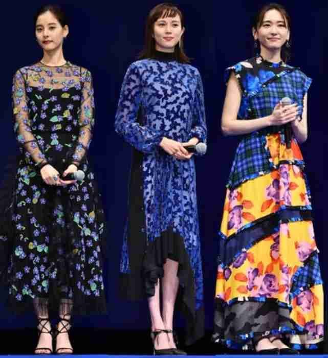 女優の舞台挨拶衣装を貼るトピPart4