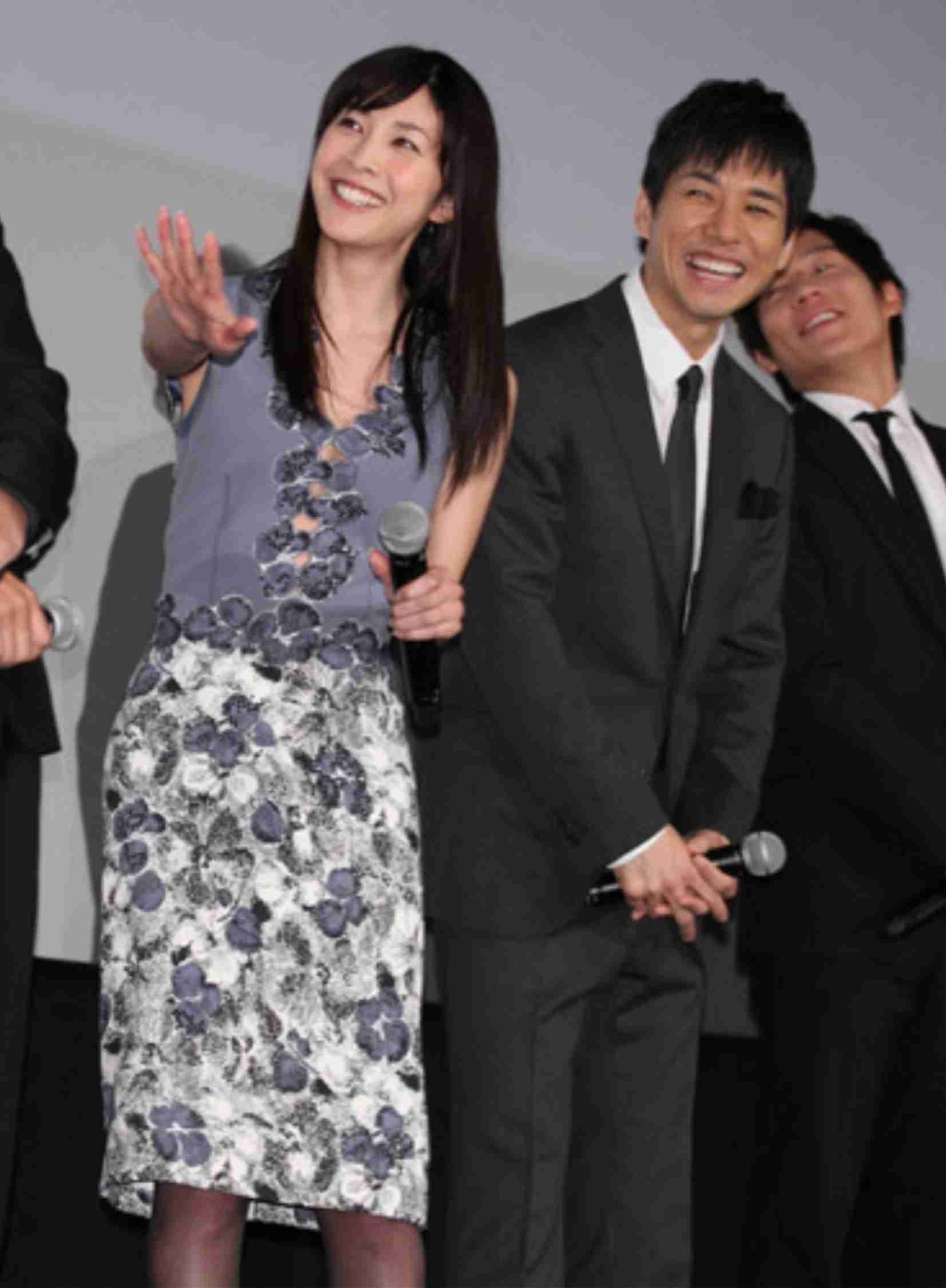 女優の舞台挨拶衣装を貼るトピPart4