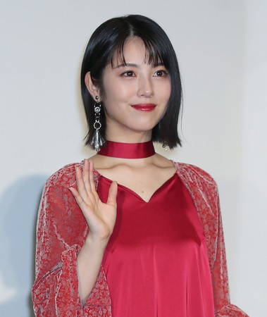 女優の舞台挨拶衣装を貼るトピPart4