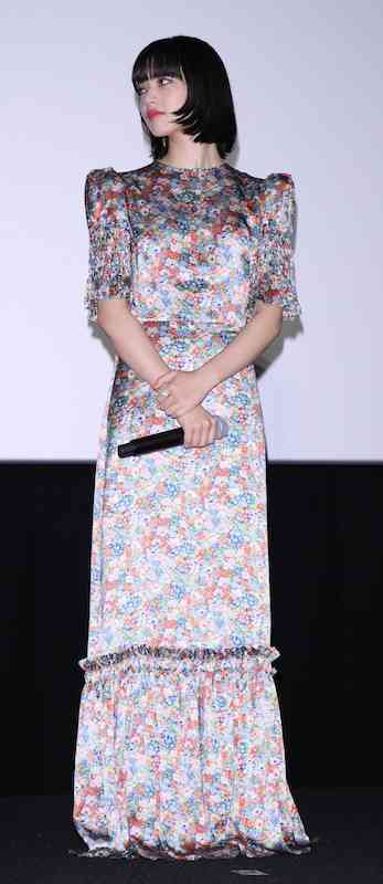 女優の舞台挨拶衣装を貼るトピPart4