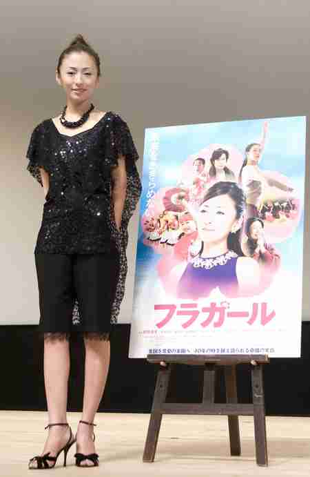 女優の舞台挨拶衣装を貼るトピPart4