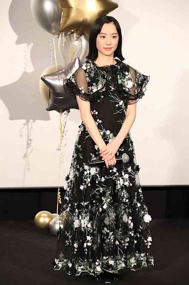 女優の舞台挨拶衣装を貼るトピPart4