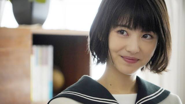 浜辺美波のフォトエッセイ「夢追い日記」が重版決定