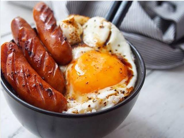 今まさに夜食を食べようと思ってる人