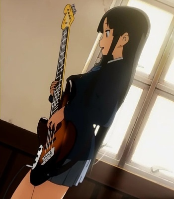 ハマ・オカモト、CM会見で本田翼にベースをレクチャー「ツーフィンガーお上手ですね」