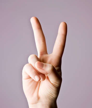 ハマ・オカモト、CM会見で本田翼にベースをレクチャー「ツーフィンガーお上手ですね」