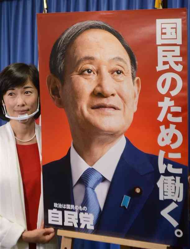 剣が峰に立つ菅首相　政権発足半年、はがれ落ちた支持