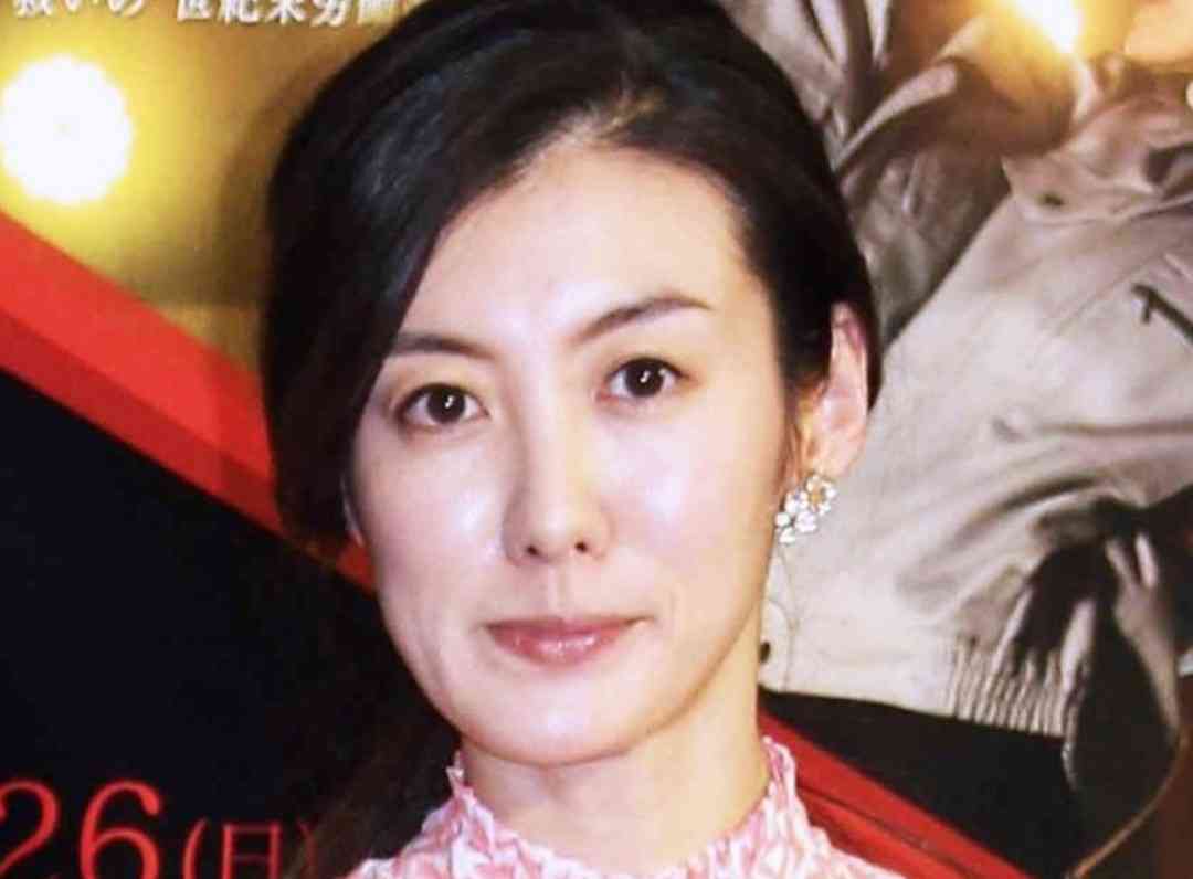 ともさかりえ、超ロングヘアのカチューシャ姿を公開　16歳長男との日常明かし反響