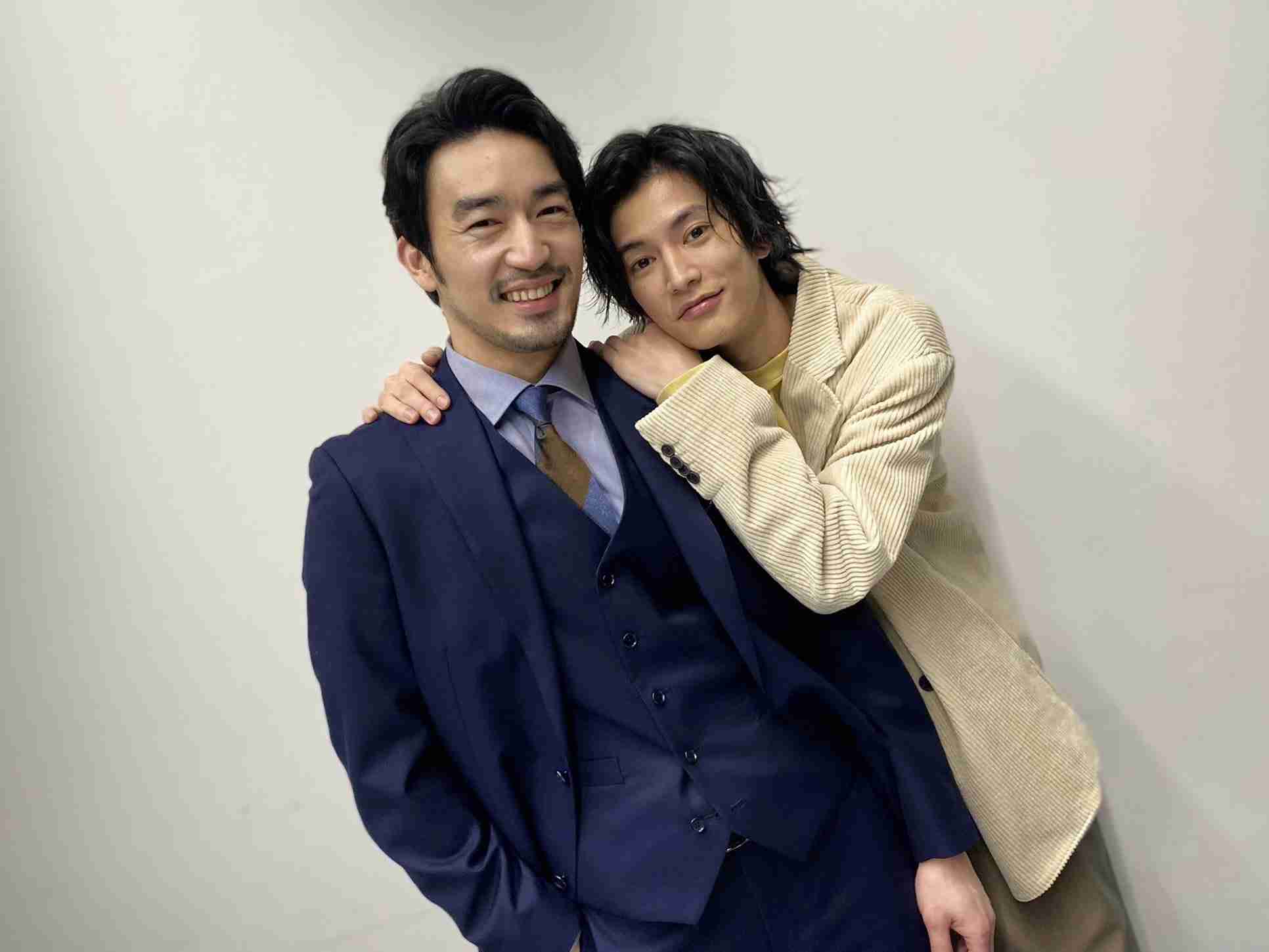 石原さとみ&綾野剛、海で見つめ合う「恋はDeepに」胸キュン場面写真初公開