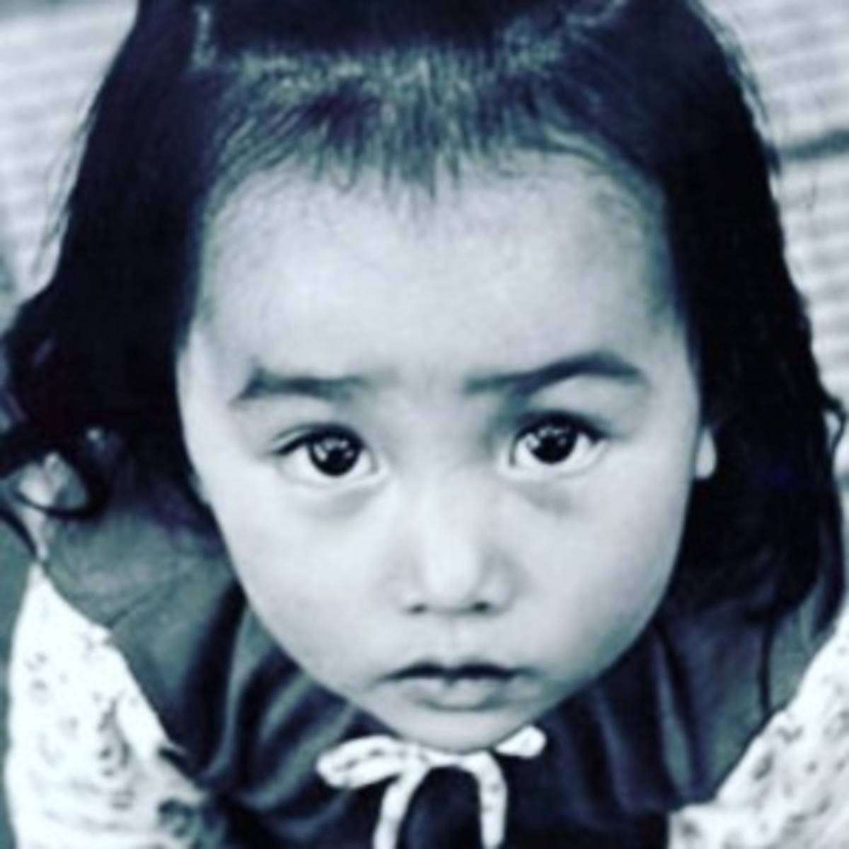 幼少期の写真でどの芸能人か当てるトピ