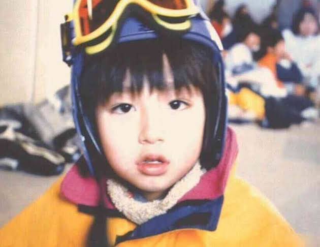 幼少期の写真でどの芸能人か当てるトピ