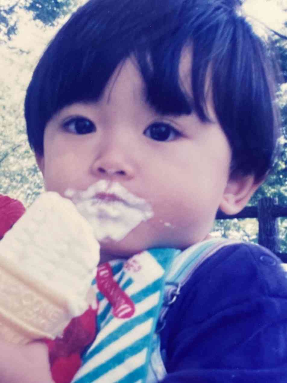 幼少期の写真でどの芸能人か当てるトピ