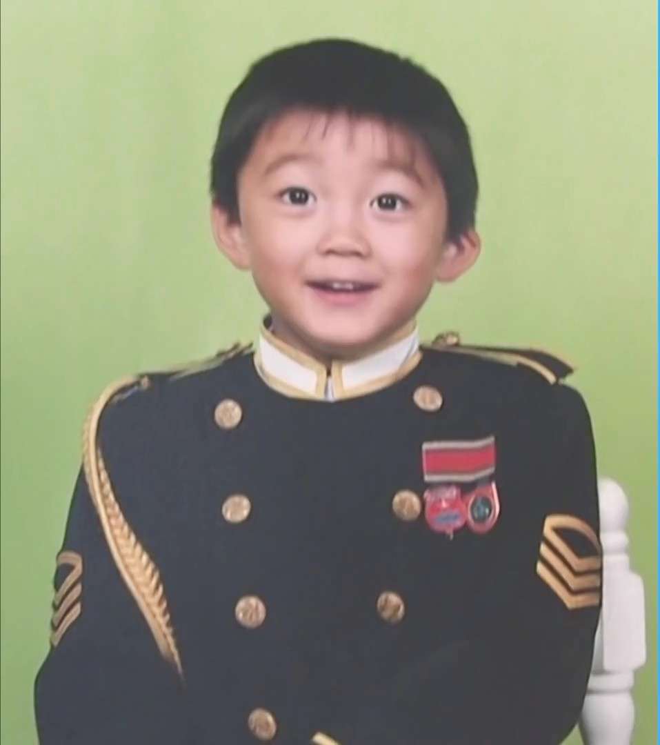 幼少期の写真でどの芸能人か当てるトピ
