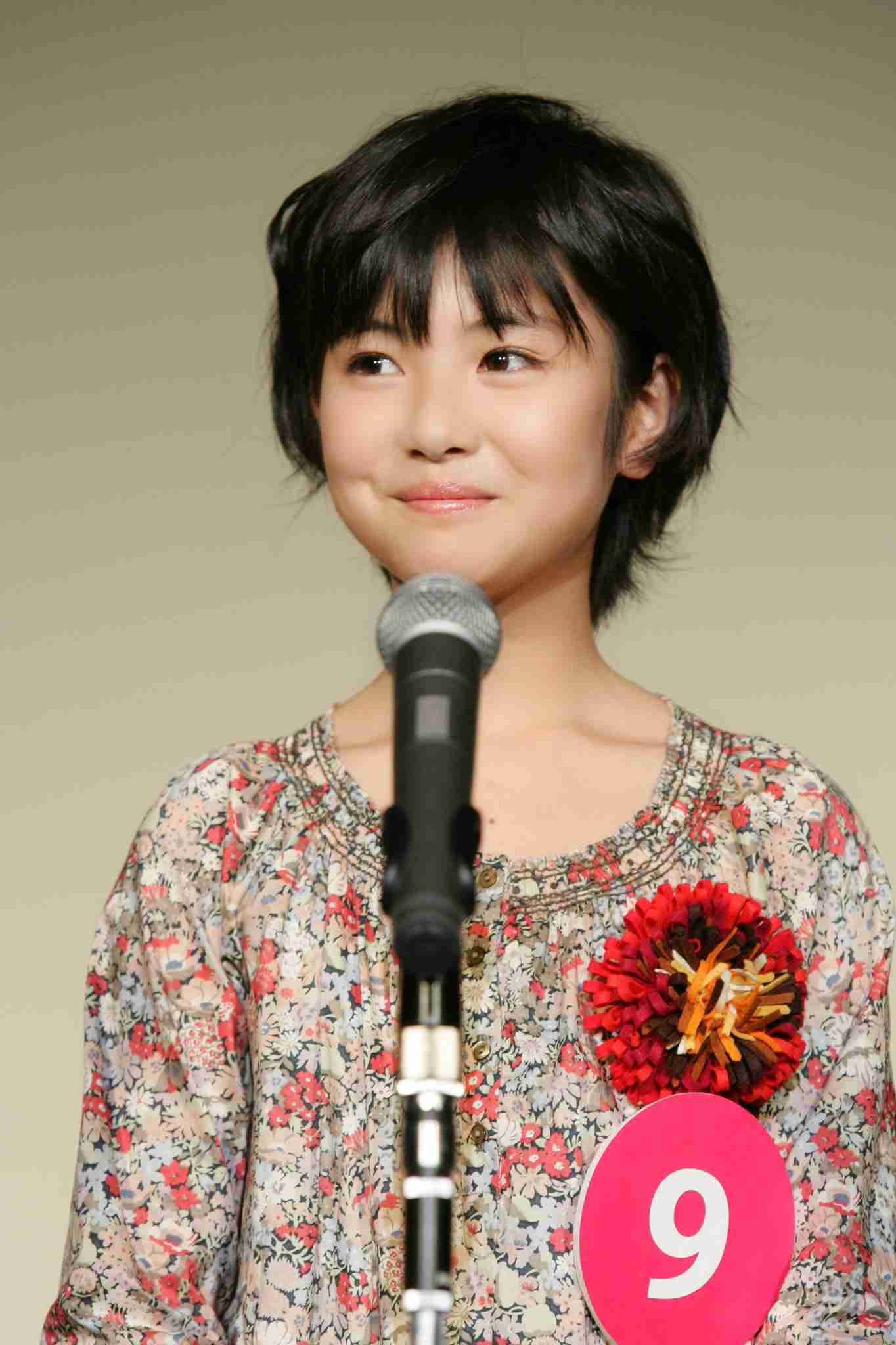 幼少期の写真でどの芸能人か当てるトピ