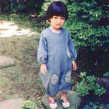 幼少期の写真でどの芸能人か当てるトピ