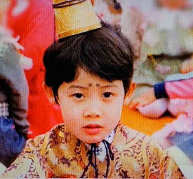 幼少期の写真でどの芸能人か当てるトピ