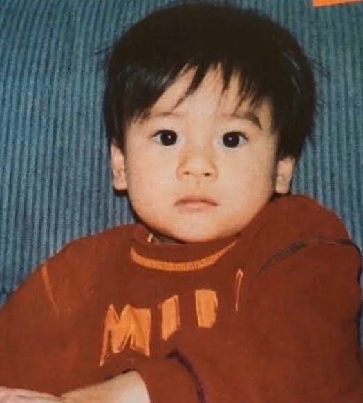 幼少期の写真でどの芸能人か当てるトピ