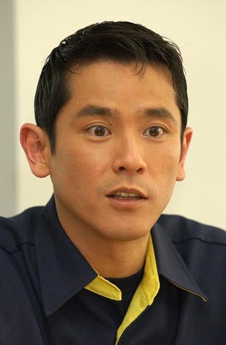 幼少期の写真でどの芸能人か当てるトピ