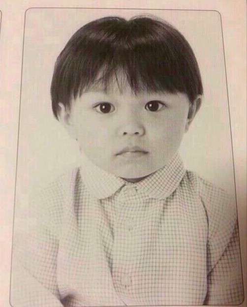 幼少期の写真でどの芸能人か当てるトピ
