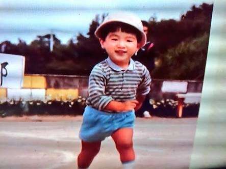幼少期の写真でどの芸能人か当てるトピ