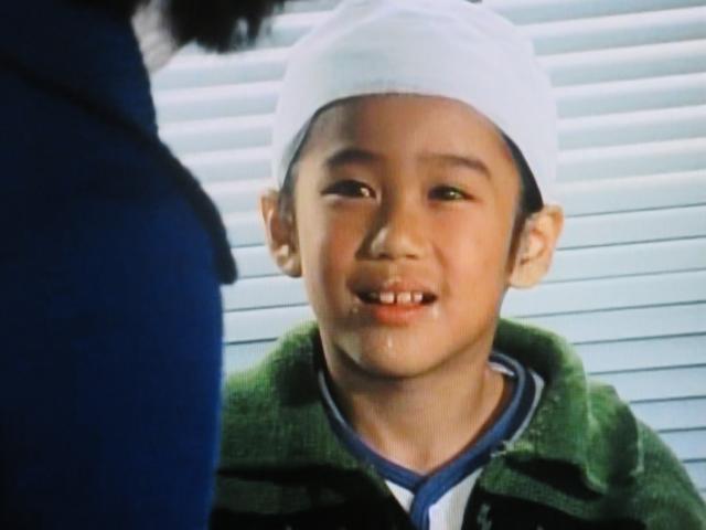 幼少期の写真でどの芸能人か当てるトピ