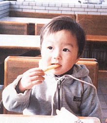 幼少期の写真でどの芸能人か当てるトピ