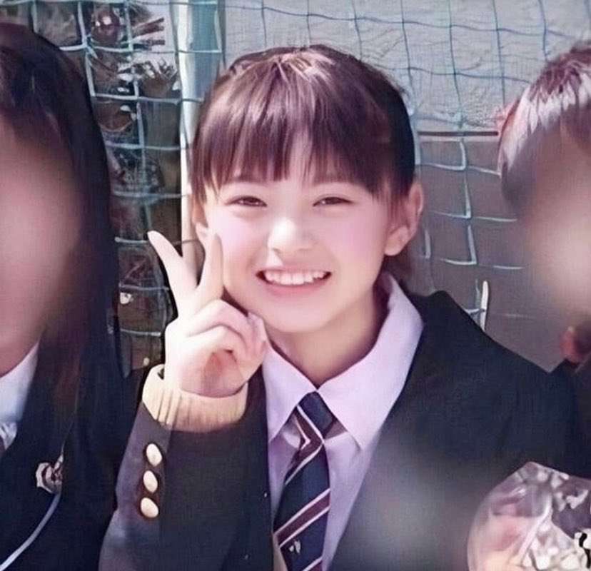 幼少期の写真でどの芸能人か当てるトピ