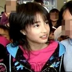 幼少期の写真でどの芸能人か当てるトピ