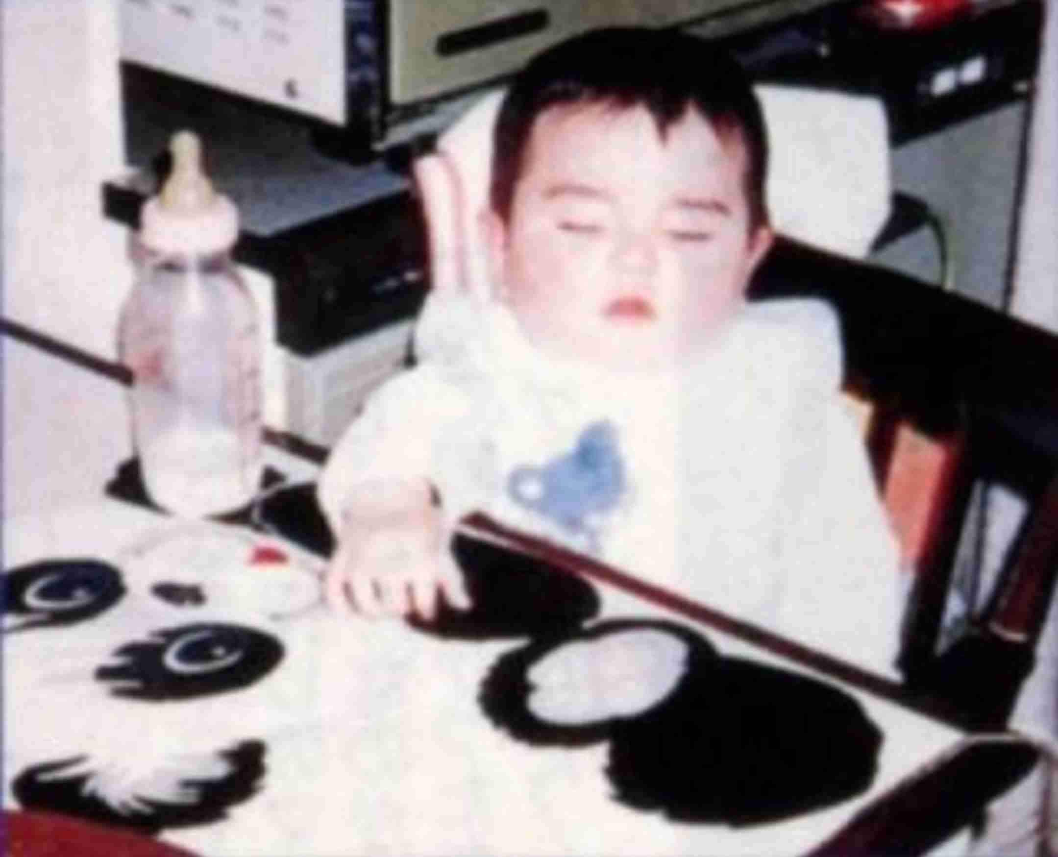 幼少期の写真でどの芸能人か当てるトピ