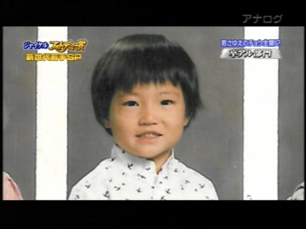 幼少期の写真でどの芸能人か当てるトピ