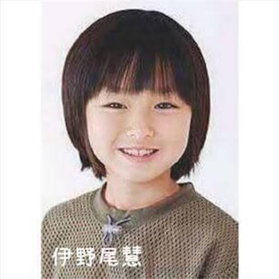 幼少期の写真でどの芸能人か当てるトピ